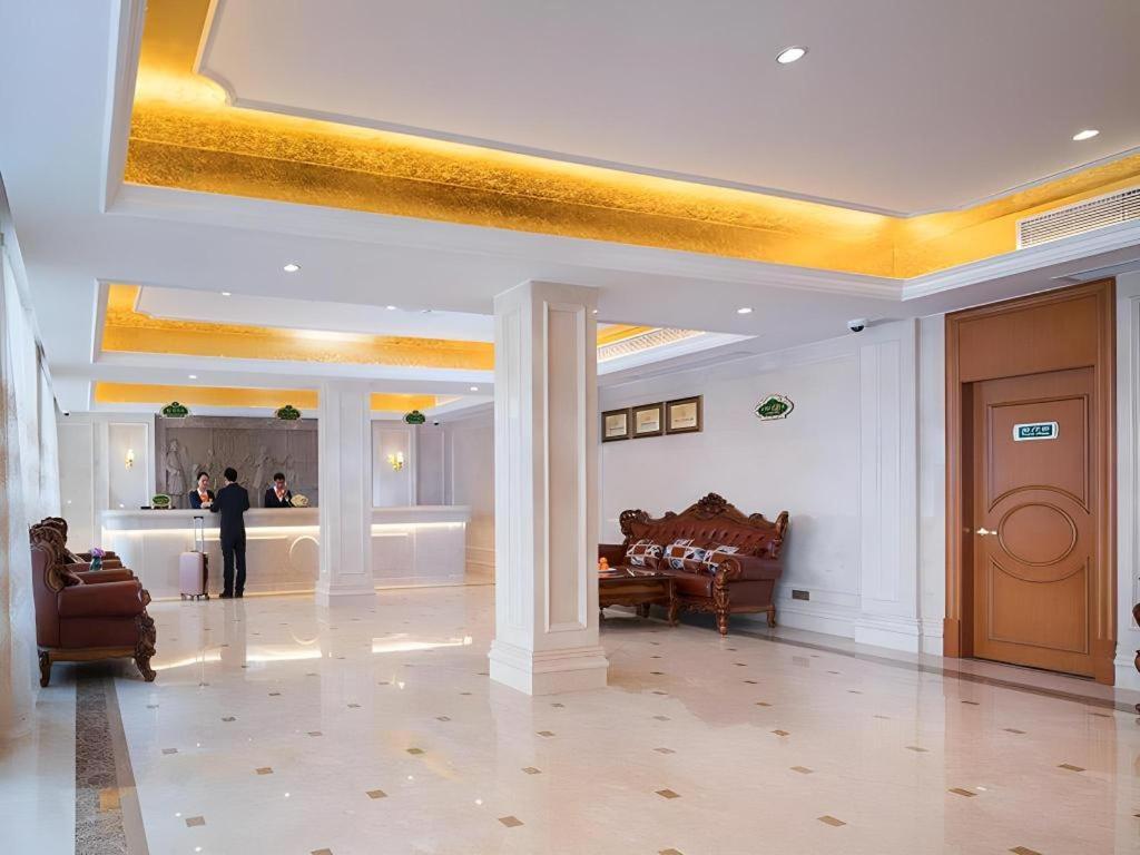 Vienna Hongqiao National Exhibition Center Fengxi Beiqing Road 3*