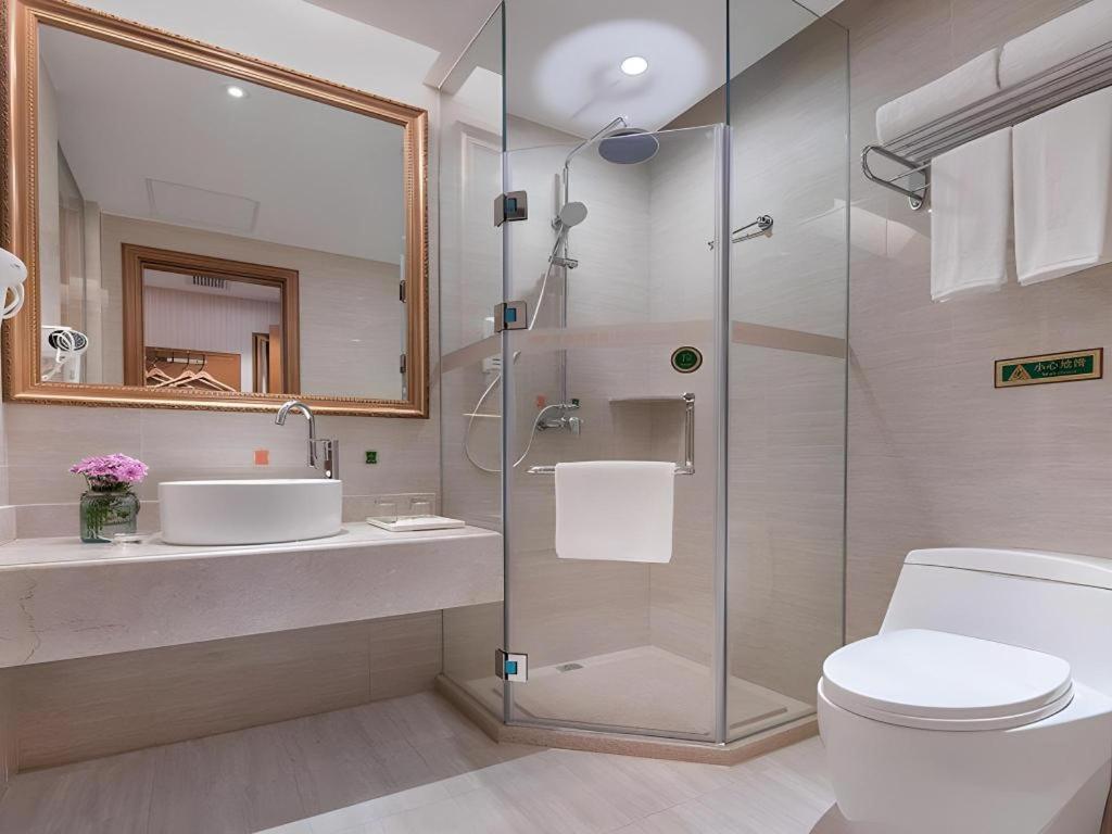 Hotel Vienna Hongqiao National Exhibition Center Fengxi Beiqing Road 3*