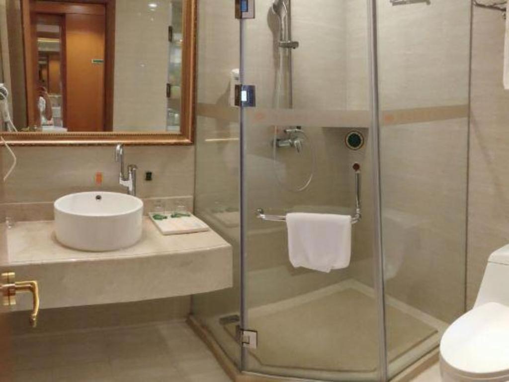 Vienna Hongqiao National Exhibition Center Fengxi Beiqing Road Hotel