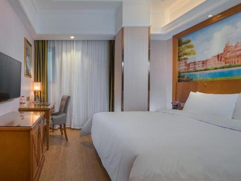 Vienna Hongqiao National Exhibition Center Fengxi Beiqing Road 3*