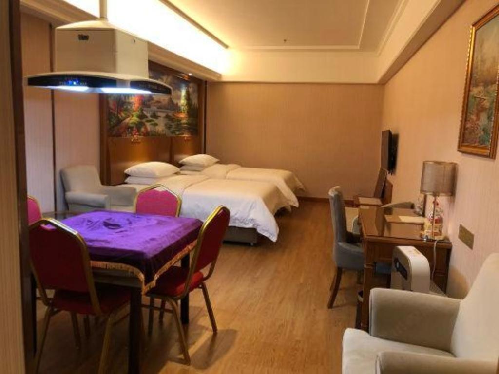 Vienna Hongqiao National Exhibition Center Fengxi Beiqing Road Hotel 3*