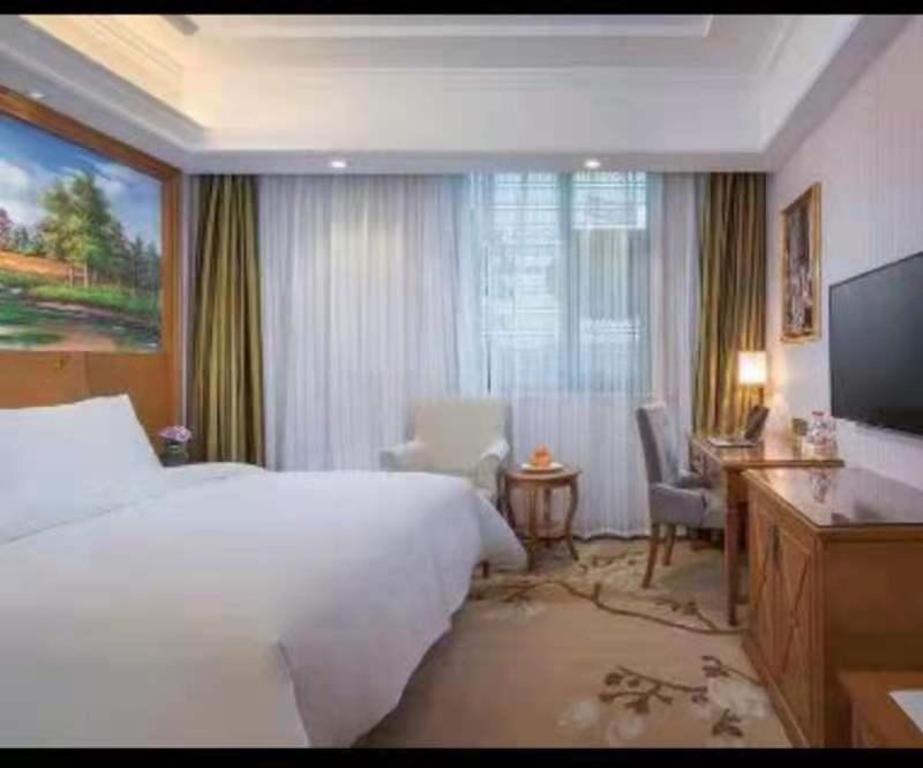 Vienna Hongqiao National Exhibition Center Fengxi Beiqing Road Hotel 3*