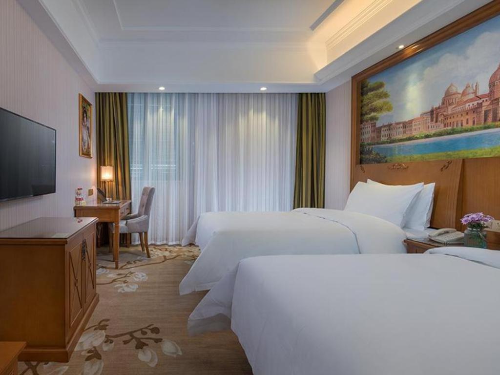 Vienna Hongqiao National Exhibition Center Fengxi Beiqing Road 3*