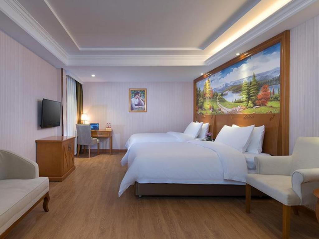 Vienna Hongqiao National Exhibition Center Fengxi Beiqing Road 3*