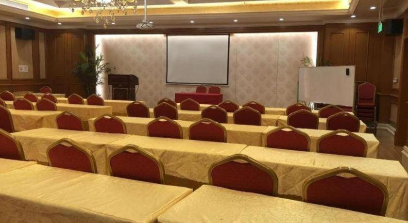 Vienna Hongqiao National Exhibition Center Fengxi Beiqing Road Hotel 3*
